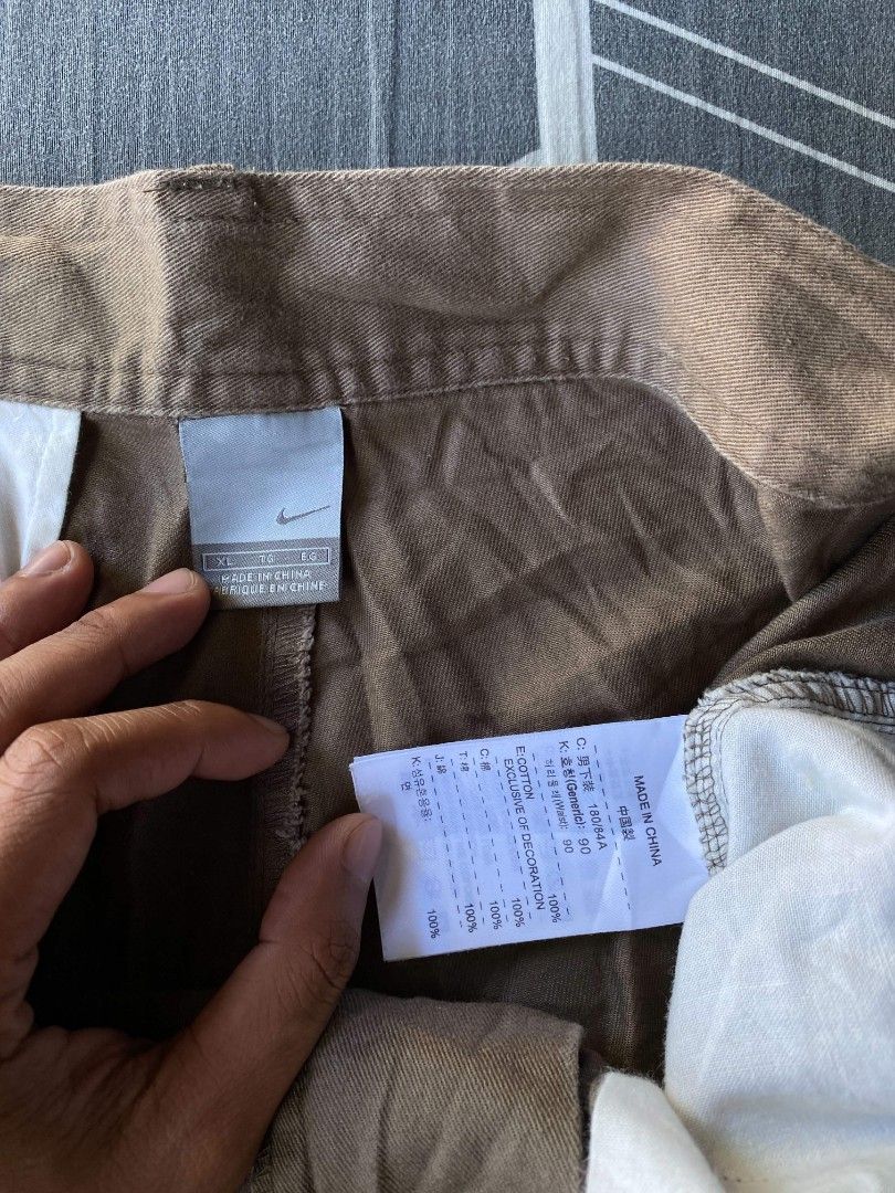 Vingate nike cargo shorts (Category: Shorts) located in Manila. Submitted by raymondrob54698 (Listing ID 1469608613, Image 3). Description: size 30-36 waist 23 length.
