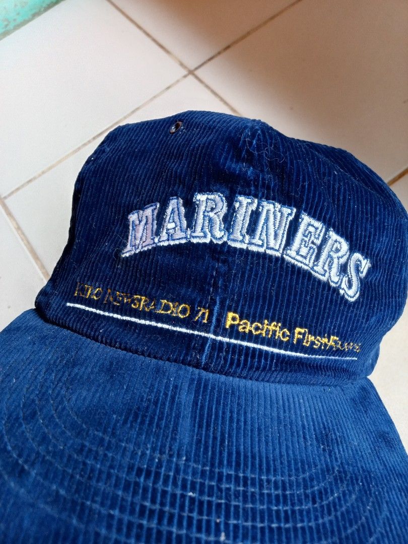 Vintage 80s Seattle MARINERS corduroy (Category: Caps & Hats) located in Ajuy. Submitted by keenstone_527dd8 (Listing ID 1469644464, Image 2). Description: .