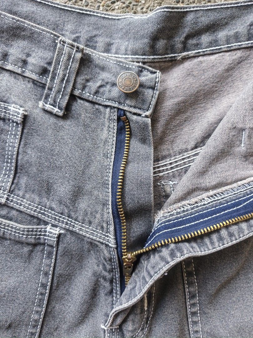 Vintage 90s Harvard Carpenter jorts multiple pockets (Category: Shorts) located in Cabanatuan. Submitted by nik.ko (Listing ID 1469643139, Image 3). Description: Vintage 90s Harvard Carpenter jorts multiple pockets ‎ ‎Size 30 on tag ‎Lenght 23 ‎Leg opening 12 ‎No issues ‎Excellent condition ‎ ‎Nueva ecija ‎Pricr 700 fix + sf j&t ‎.