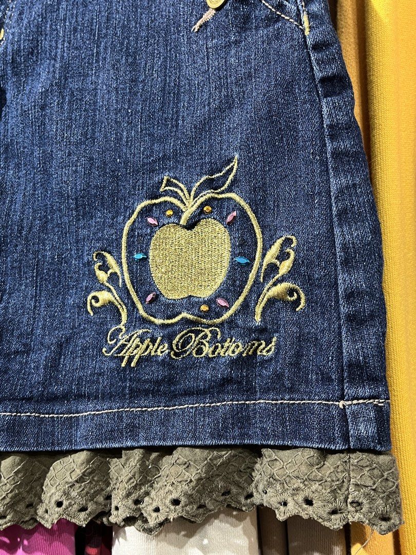 Vintage Apple Bottoms Skirt (Category: Skirts) located in Lucban. Submitted by rep.rznt (Listing ID 1469690078, Image 3). Description: Condition : Excellent Color rate: 9.5/10 Dimes: 26 width, 14 length Issue: None.
