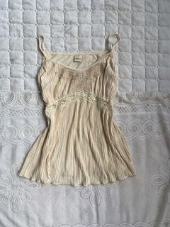(Category: ) located in . Submitted by phanifiedcloset (Listing ID 1469610535, Image 1). Description: .