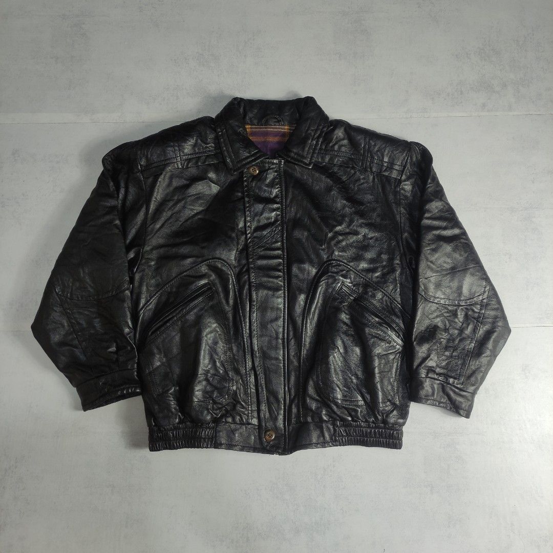 Vintage Big L Leather Jacket (Category: Coats, Jackets and Outerwear) located in Bulacan. Submitted by thriftlockerph (Listing ID 1469612958, Image 1). Description: Size: fits L Dimension: 26L 23W Condition: 9.5/10.