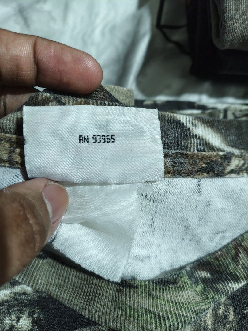 Vintage Chase Authentic x Realtree Shirt (Category: Tshirts & Polo Shirts ) located in Manila. Submitted by sigma.vtg (Listing ID 1469670139, Image 3). Description: Hairlines, Repaired Slice, Graphic fade 999 + sf.