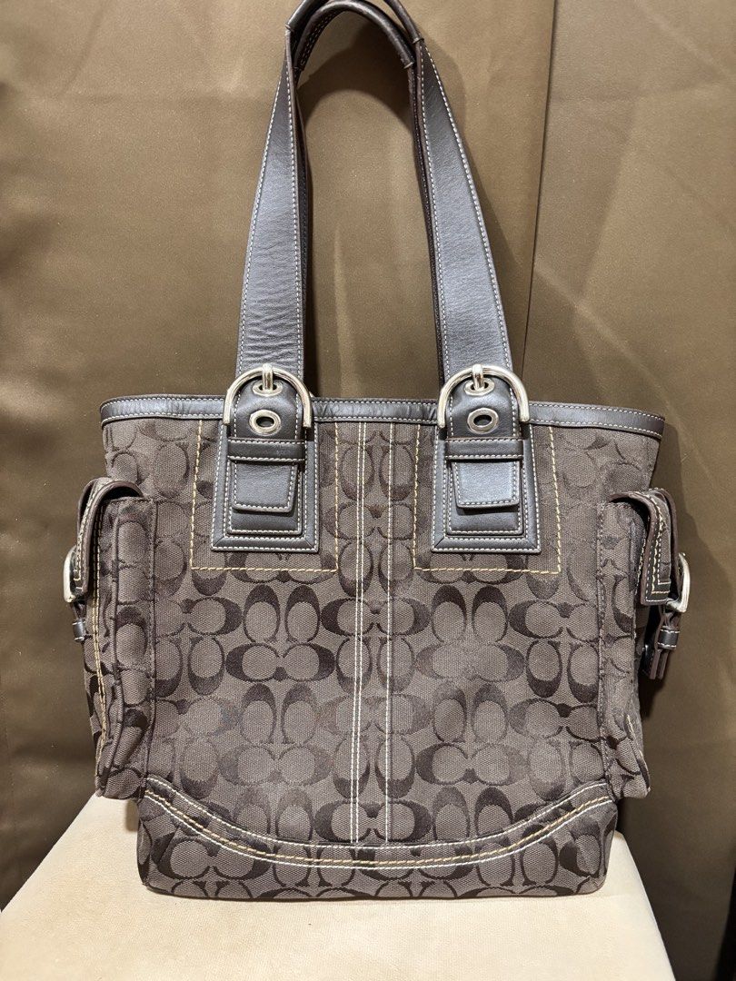 Vintage Coach Bag (Category: Shoulder Bags) located in Cebu City. Submitted by iany22 (Listing ID 1469517201, Image 2). Description: vintage coach shoulder bag 💼 missing hangtag no issue or flaws can send more pics if needed 3800 php plus sf can give last price sa sure buyer 📍cebu city location can ship via j&t.