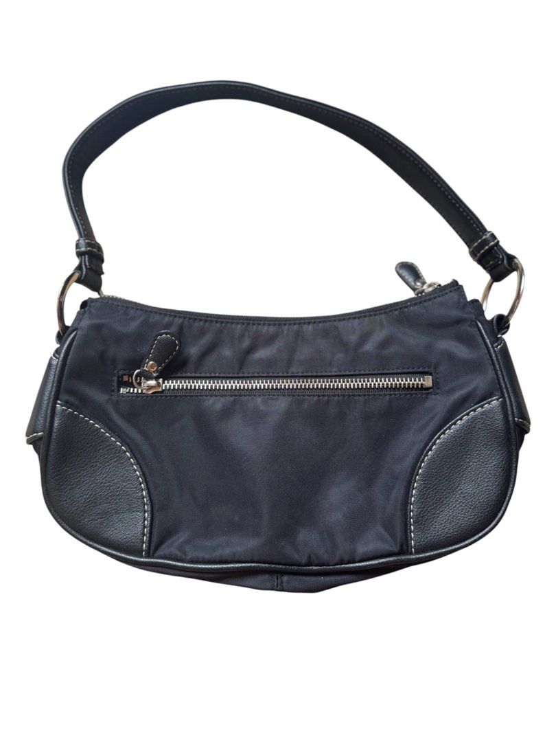 Vintage Guess Kili Bag (Category: Shoulder Bags) located in Kabankalan. Submitted by secondhandgemsz (Listing ID 1469627034, Image 2). Description: Like new No flaws Orig.