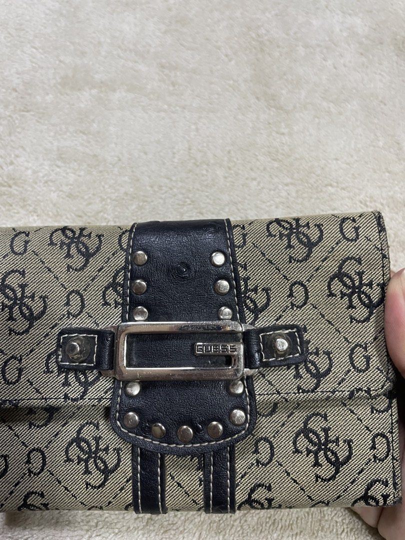 Vintage Guess monogram canvas trifold wallet (Category: Wallets & Card holders) located in Bacoor. Submitted by southhustlaaaaa (Listing ID 1469620087, Image 2). Description: Vintage Guess monogram canvas trifold wallet authentic excellent condition no issue .