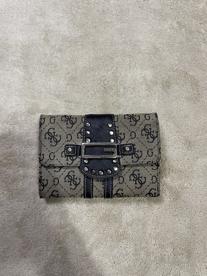 Vintage Guess monogram canvas trifold wallet (Category: Wallets & Card holders) located in Bacoor. Submitted by southhustlaaaaa (Listing ID 1469620087, Image 1). Description: Vintage Guess monogram canvas trifold wallet authentic excellent condition no issue .