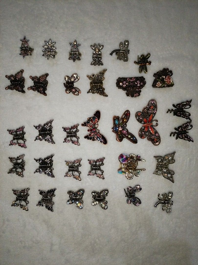 Vintage hair clips/barretes (Category: Hair Accessories) located in Goa. Submitted by liz1104 (Listing ID 1469700263, Image 1). Description: Hard to come by pieces of antique finely crafted hair accessories. Mix of metal/brass, silver, bronze tone, fiberglass, enamel, sparkling rhinestones material - no plastic. Evita Peroni quality-like. Some have codes. Price varies Can be sold as set or separately. Gcash Sf on buyer's expense..