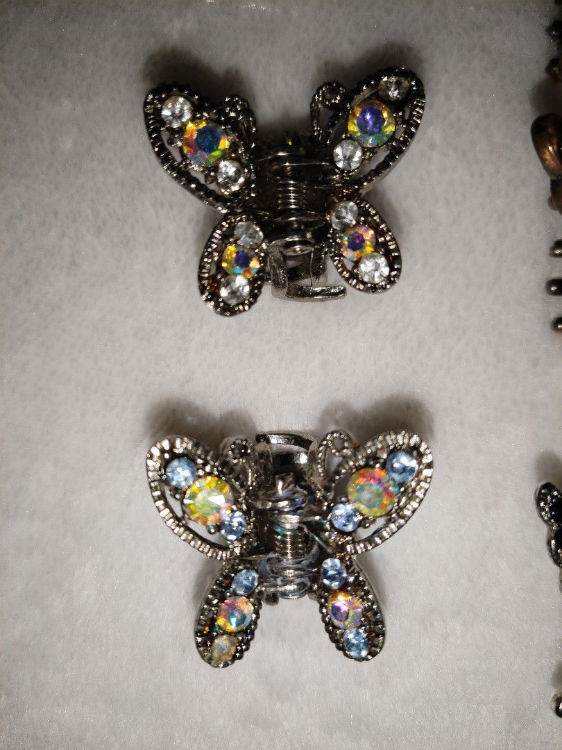 Vintage hair clips/barretes (Category: Hair Accessories) located in Goa. Submitted by liz1104 (Listing ID 1469700263, Image 2). Description: Hard to come by pieces of antique finely crafted hair accessories. Mix of metal/brass, silver, bronze tone, fiberglass, enamel, sparkling rhinestones material - no plastic. Evita Peroni quality-like. Some have codes. Price varies Can be sold as set or separately. Gcash Sf on buyer's expense..