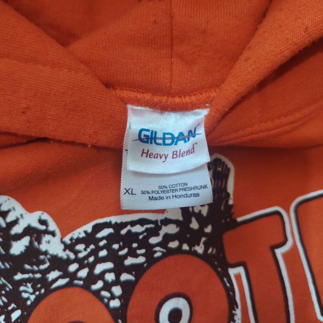 VINTAGE HOOTERS HOODIE (Category: Coats, Jackets and Outerwear) located in Manila. Submitted by unlithriftsouth (Listing ID 1469607342, Image 3). Description: SIZE XL NEEDS WASH.