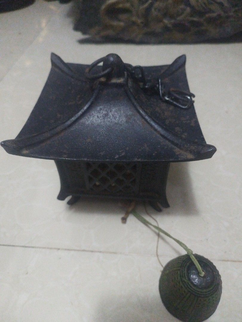 Vintage metal wind shime (Category: Vintage Collectibles) located in San Rafael. Submitted by jflshoppe1989 (Listing ID 1469641409, Image 1). Description: .