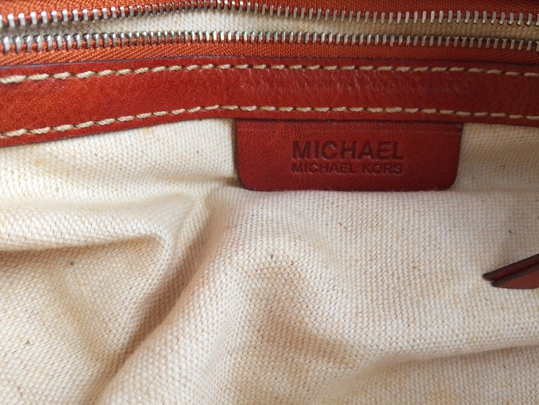 Vintage michael kors (Category: Shoulder Bags) located in Roxas City. Submitted by leeeryue (Listing ID 1469611878, Image 2). Description: no issue need lang i wash/ clean.