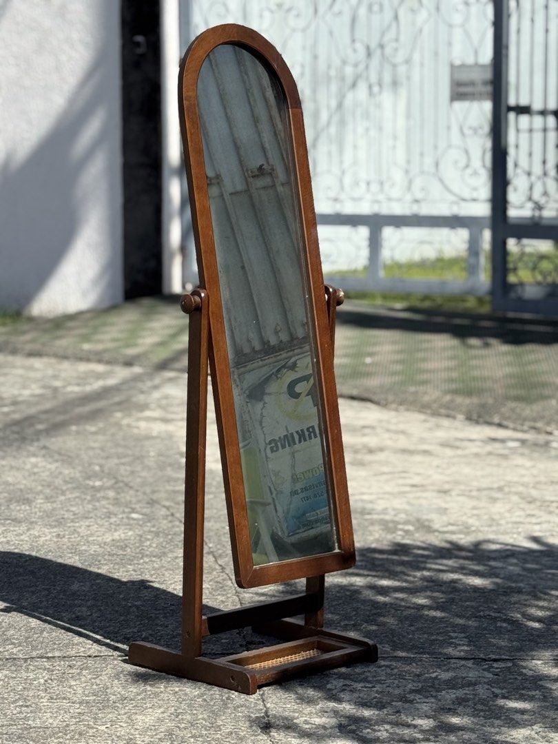 Vintage Mirror (Category: Mirrors) located in Bulacan. Submitted by rock_off.thriftshop.ph (Listing ID 1469704696, Image 3). Description: .