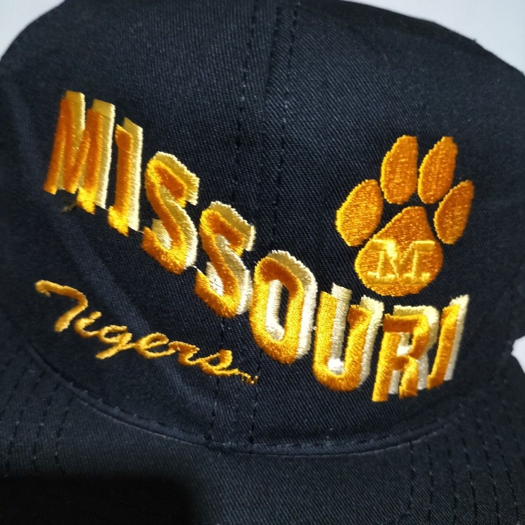 Vintage Missouri tigers Snapback (Category: Caps & Hats) located in Aloran. Submitted by thrift_hunter73 (Listing ID 1469595689, Image 2). Description: Vintage Missouri tigers Snapback.