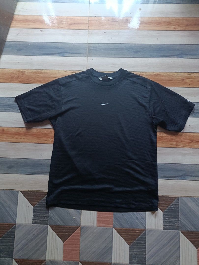 vintage Nike midswoosh tee (Category: Tshirts & Polo Shirts ) located in Bacolod City. Submitted by empatees (Listing ID 1469658399, Image 1). Description: with runs.