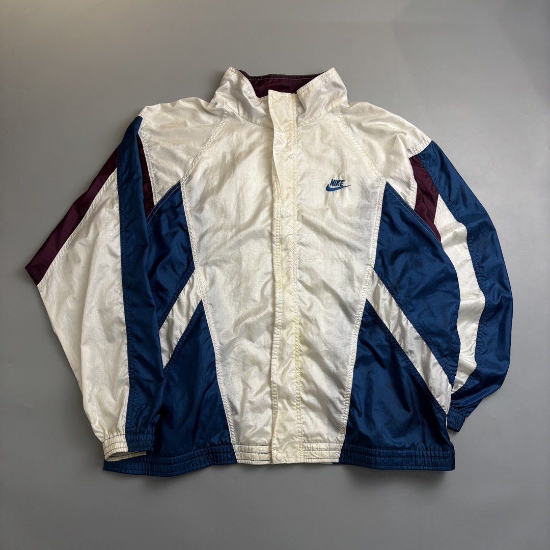VINTAGE NIKE WINDBREAKER (Category: Activewear) located in Taguig. Submitted by the_rare_edit (Listing ID 1469596587, Image 1). Description: DIMENSIONS: 23x28 ISSUE: none COLOR RATE: 9.8/10 CONDITION: Excellent condition .