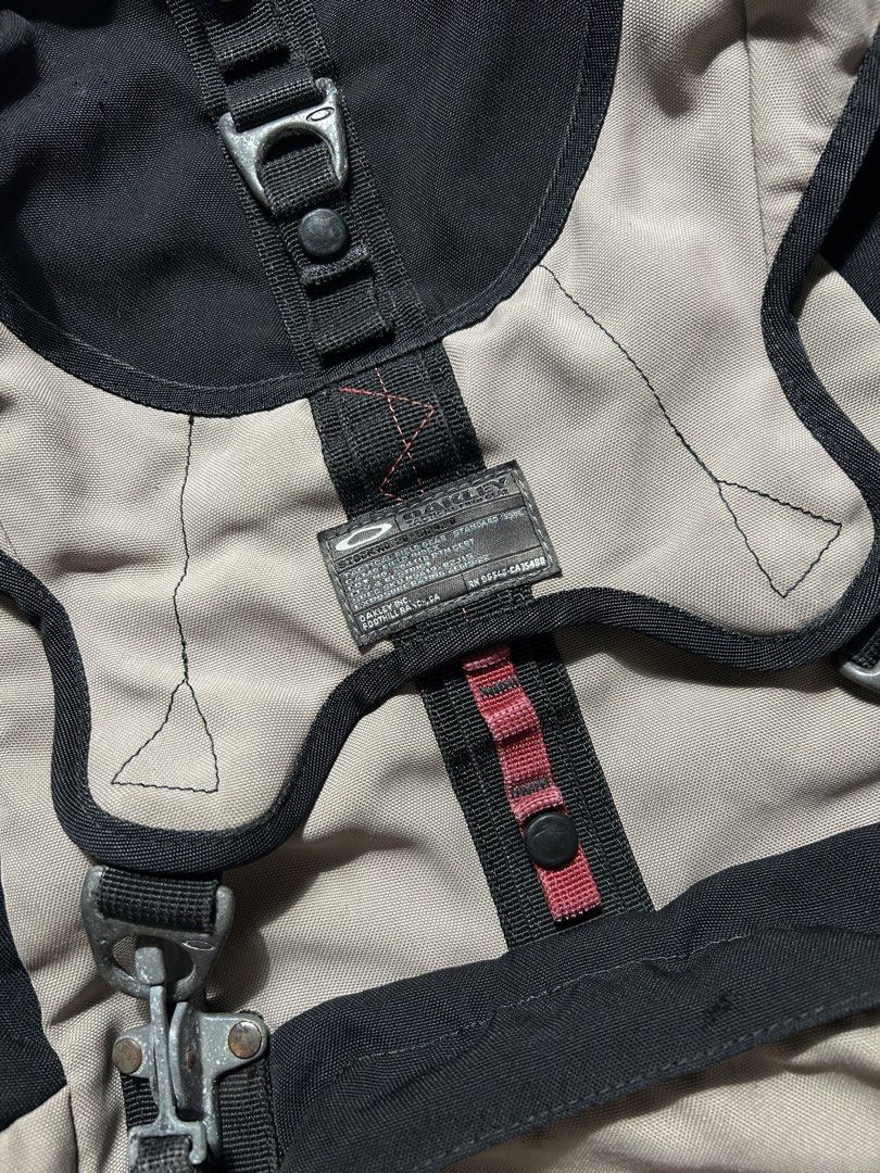 Vintage Oakley Tactical Field Gear Backpack (Category: Backpacks) located in Quezon City. Submitted by commonwealthpickerph (Listing ID 1469598496, Image 3). Description: Vintage Oakley Tactical Field Gear Backpack - Heavy-duty construction equipped with durable metal hardware hooks - Multiple front zippered pockets and adjustable straps for a secure, custom fit - Built-in tactical patch on the front panel for added utility aesthetic - Condition: