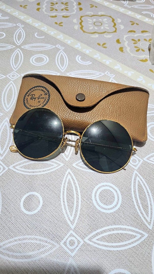 Vintage Rayban (Category: Sunglasses & Eyewear) located in Cavite. Submitted by zhn21 (Listing ID 1469680303, Image 1). Description: Vintage Round Metal Rayban 1250.