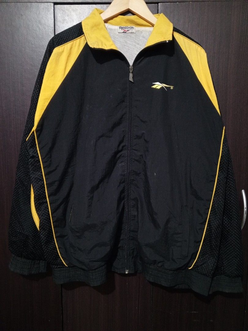 Vintage Reebok Full Zip Windbreaker jacket (Category: Coats, Jackets and Outerwear) located in Santa Maria. Submitted by paulo-garcia21 (Listing ID 1469586959, Image 1). Description: xl best fit 25.5 by 30.5 very good condition minimal signs of usage.