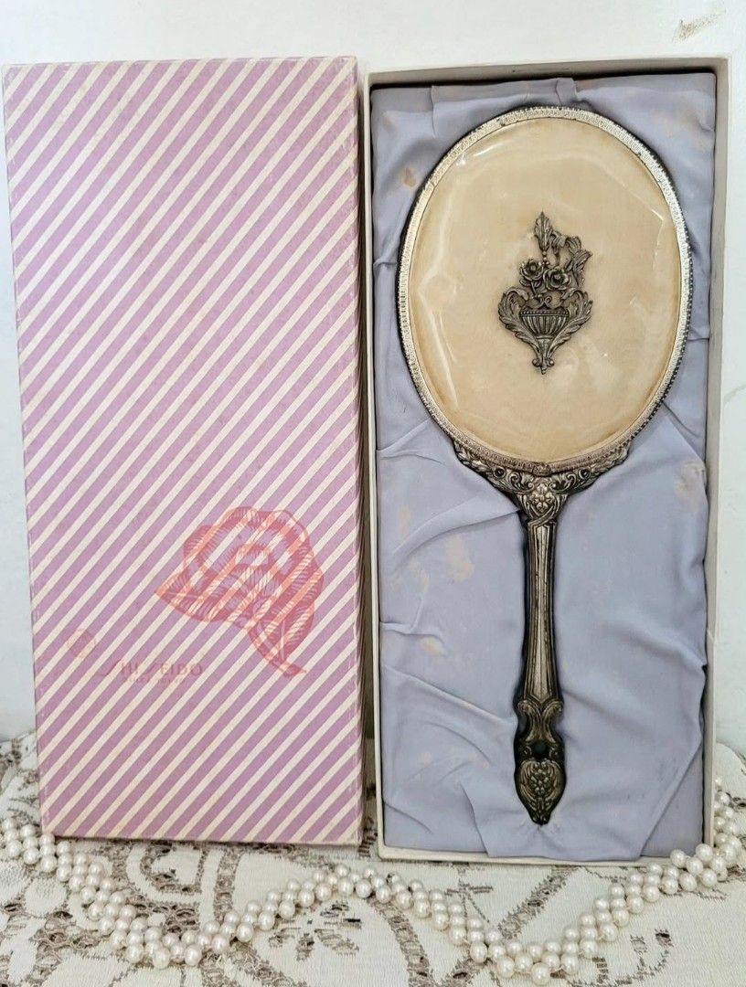 Vintage Shiseido Handheld Mirror (Category: Everything Else Others) located in Balanga. Submitted by marae_c (Listing ID 1469576961, Image 1). Description: Boxed. In very good condition, with minimal flaws sa back. Chip sa metal design and yung cover nya naka angat, see last few pics for ref. but overall in good useable confition. Medyo mabigat since metal po yung handle nya. Perfect for vintage lovers. A great addition to you powder/vanity area 