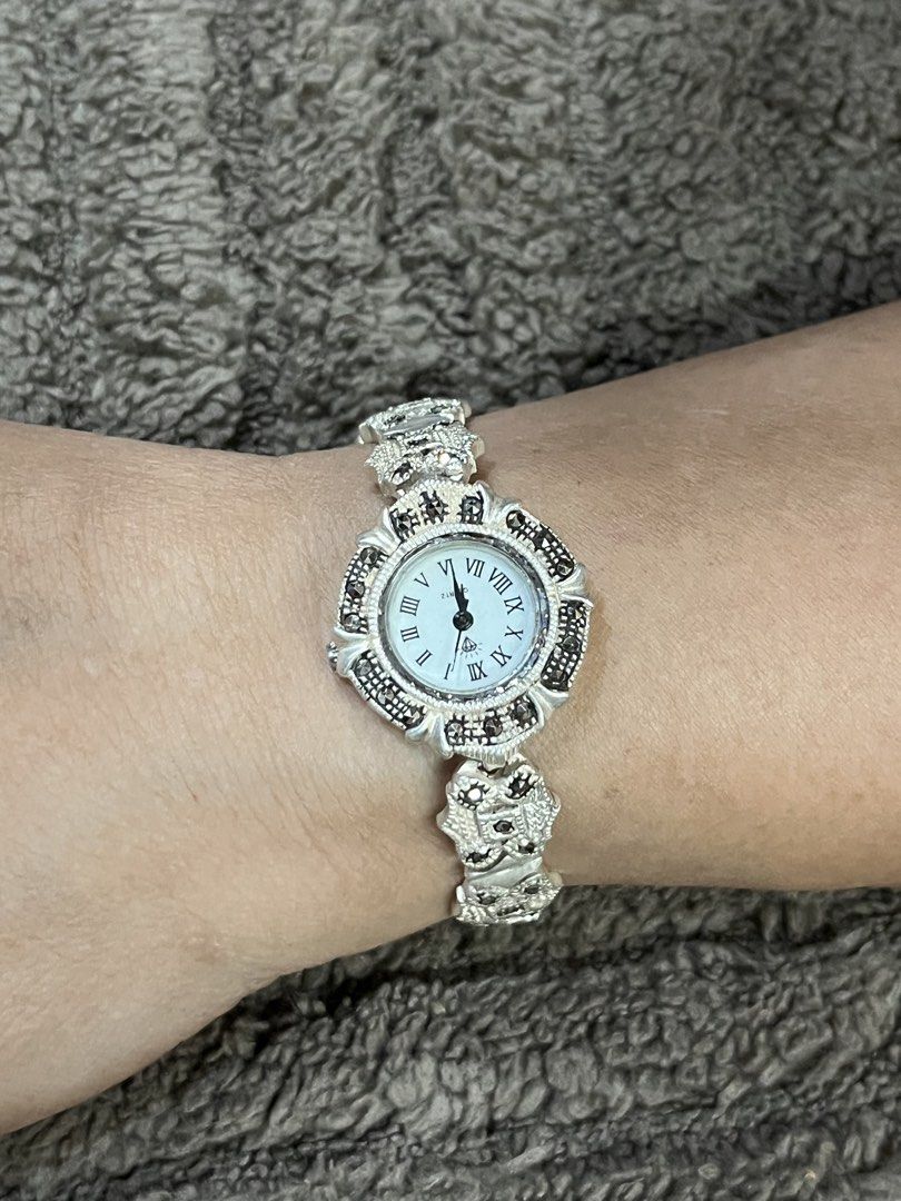 Vintage silver watch (Category: Luxury Watches) located in Manila. Submitted by alaheros (Listing ID 1469673895, Image 3). Description: 18cm complete box.