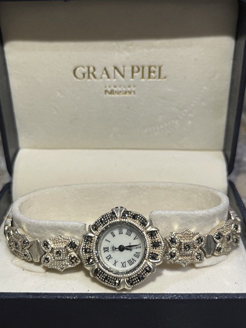 Vintage silver watch (Category: Luxury Watches) located in Manila. Submitted by alaheros (Listing ID 1469673895, Image 2). Description: 18cm complete box.