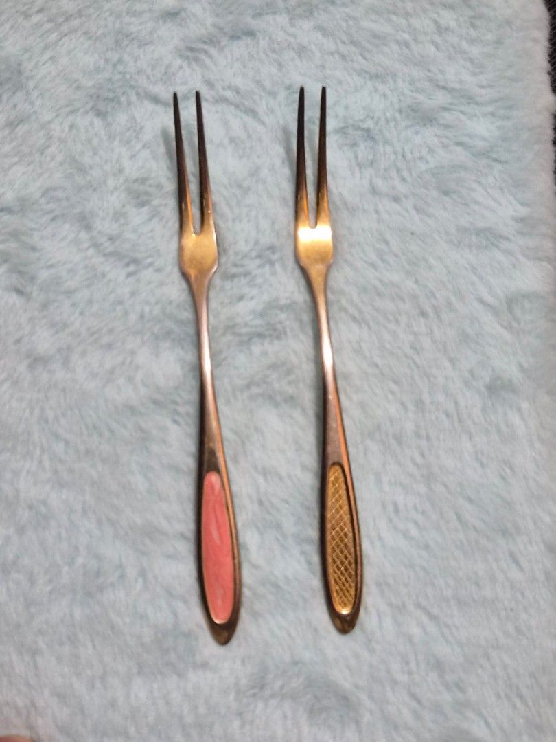 Vintage Two-Prong Fork Cocktail Fruit Fork Set (Category: Dinnerware & Cutlery) located in Mandaue City. Submitted by chuchi152615 (Listing ID 1469702783, Image 1). Description: - Set of 2 small two-prong forks, approx. 4.5 inches long - Solid metal construction for durability - Unique designs: 1 textured gold-tone handle and 1 swirled pink enamel inlay - Ideal for appetizers, fruits, desserts, and parties - Add a charming touch to your next gath