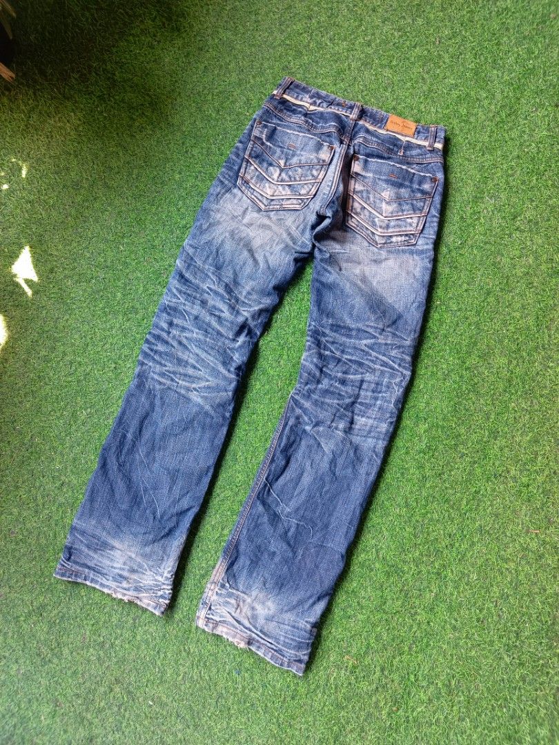 Vintage washed bootcut jeans (Category: Jeans) located in Davao. Submitted by karlito. (Listing ID 1469608381, Image 1). Description: Waist 29 Length 42.5 Hem 8.5.