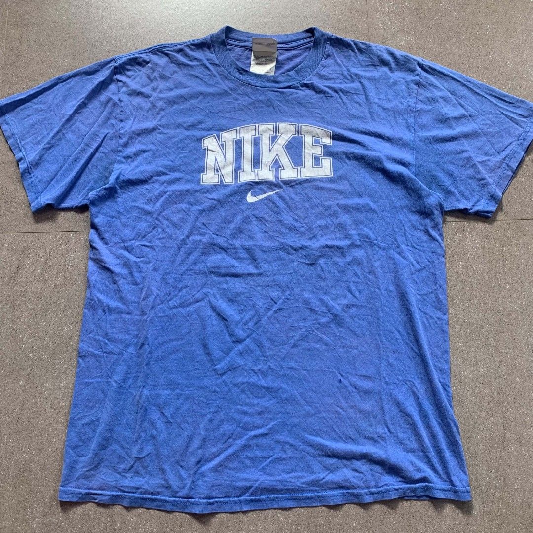 VINTAGE Y2K (Category: Activewear) located in Manila. Submitted by silentocean_2ad617 (Listing ID 1469679691, Image 1). Description: VINTAGE Y2K NIKE size:Large 22.5 x 29 Good condition Color rate:8/10 Crack prints Hole sa lastpic MINE:400.