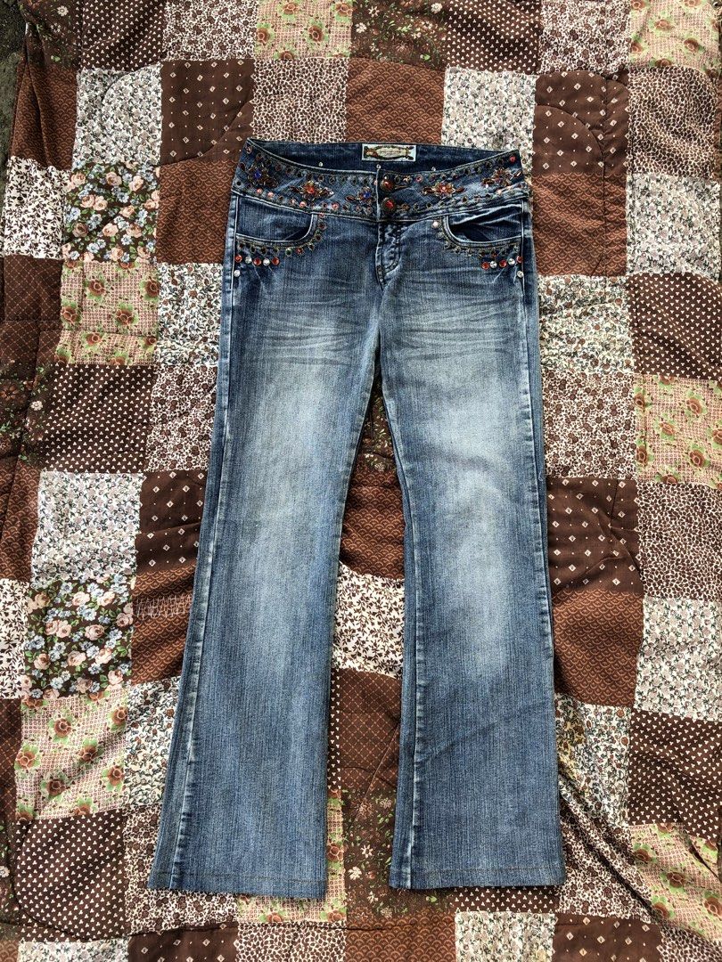 vintage y2k beads flared jeans (Category: Jeans) located in Butuan. Submitted by kittyfinds444 (Listing ID 1469667555, Image 2). Description: • size: 32 wl / 40 length • bought from japan arrivals. • lowballers will be ignored. not selling it for lower price. willing to keep! •please check the photos before claiming. do not offer if unsure & still canvasing. we don’t accept unsure offers unless it’s paid to avoid conflicts. .