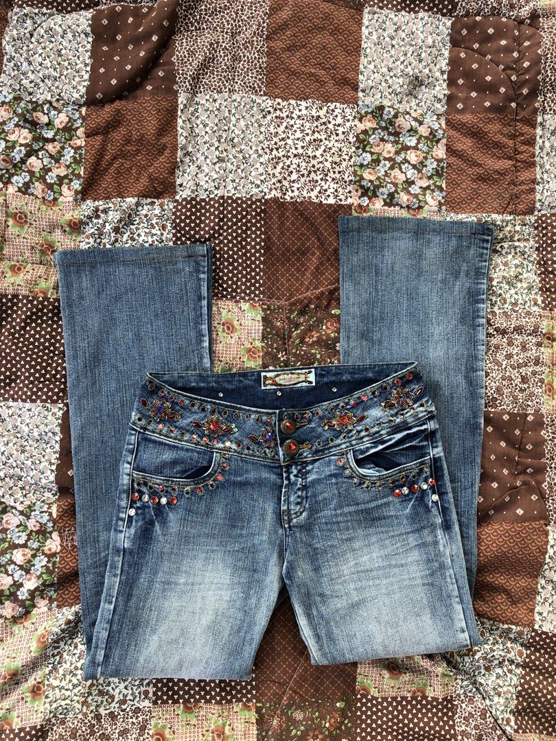 vintage y2k beads flared jeans (Category: Jeans) located in Butuan. Submitted by kittyfinds444 (Listing ID 1469667555, Image 1). Description: • size: 32 wl / 40 length • bought from japan arrivals. • lowballers will be ignored. not selling it for lower price. willing to keep! •please check the photos before claiming. do not offer if unsure & still canvasing. we don’t accept unsure offers unless it’s paid to avoid conflicts. .