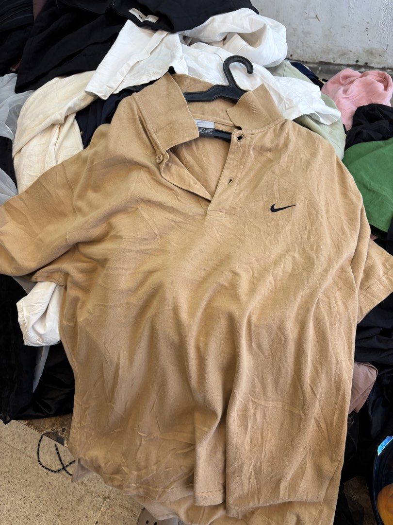Vintage y2k nike brown polo (Category: Tshirts & Polo Shirts ) located in Tagbilaran City. Submitted by noeeeelll (Listing ID 1469730377, Image 1). Description: In excellent condition Needs wash.