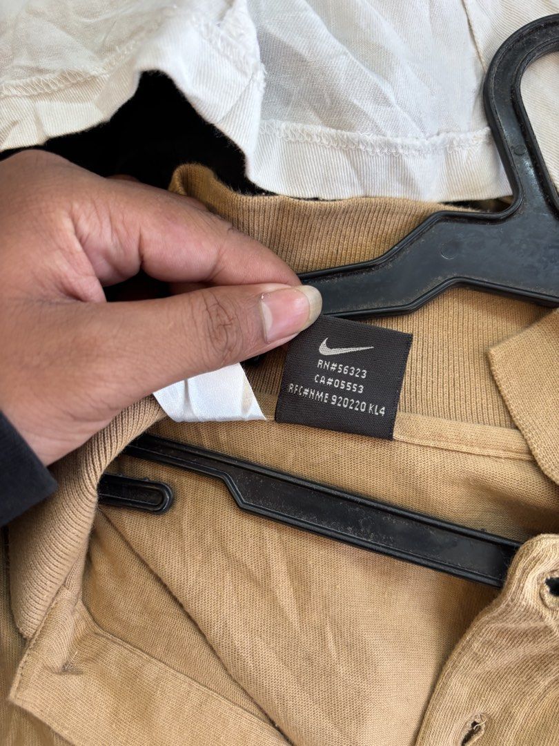 Vintage y2k nike brown polo (Category: Tshirts & Polo Shirts ) located in Tagbilaran City. Submitted by noeeeelll (Listing ID 1469730377, Image 3). Description: In excellent condition Needs wash.
