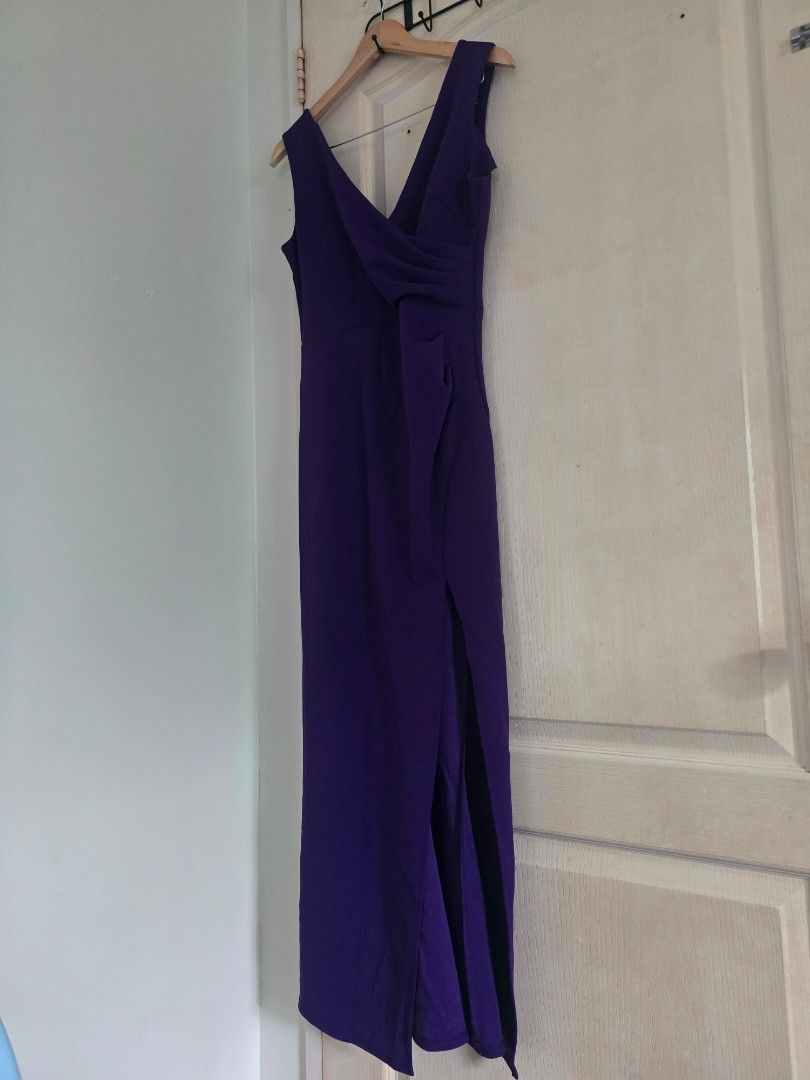 Violet long sexy gown (Category: Evening dresses & gowns) located in Cavite. Submitted by rydes_clo (Listing ID 1469630561, Image 3). Description: ang ganda ng tela stretchy ang lakas maka star of the night hindi lalabas ang bilbil may pa slit ganda neto promise 10/10 pa ang condition L - xl.