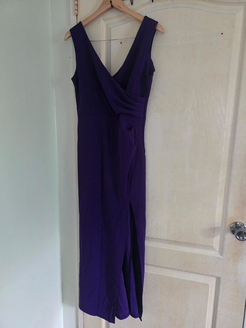Violet long sexy gown (Category: Evening dresses & gowns) located in Cavite. Submitted by rydes_clo (Listing ID 1469630561, Image 2). Description: ang ganda ng tela stretchy ang lakas maka star of the night hindi lalabas ang bilbil may pa slit ganda neto promise 10/10 pa ang condition L - xl.