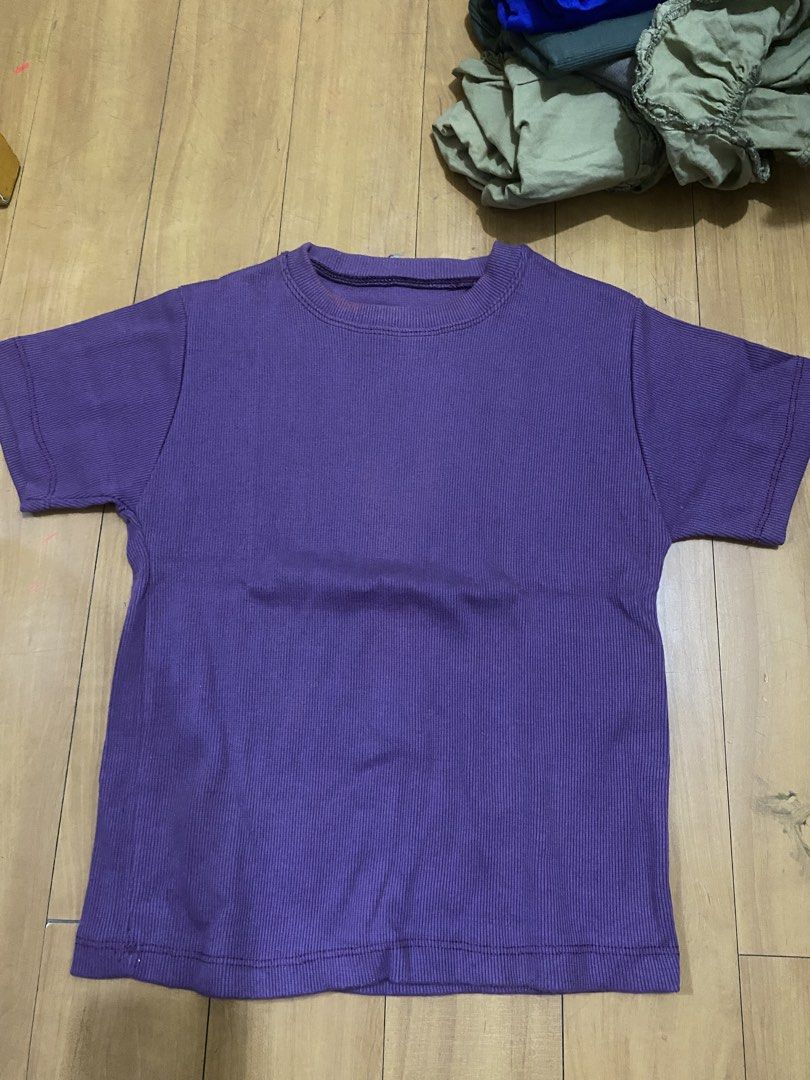 VIOLET PLAIN SHIRT | small to medium (Category: Shirts) located in Marikina City. Submitted by ctgccc (Listing ID 1469691715, Image 1). Description: SIZE: small to medium (stretchy) COLOR: violet (darker in person) FIT: slightly fit - with slight stain REAL COTTON.