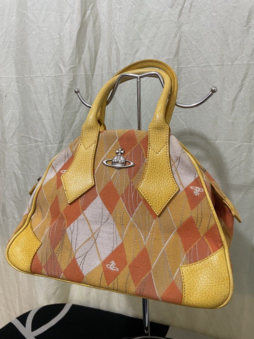 Vivene westwood Yasmin style (Category: Shoulder Bags) located in Baguio. Submitted by goodluxys (Listing ID 1469682505, Image 1). Description: EXCELLENT CONDITION NO RUBS Medium Size Super Ganda Ready to use na.
