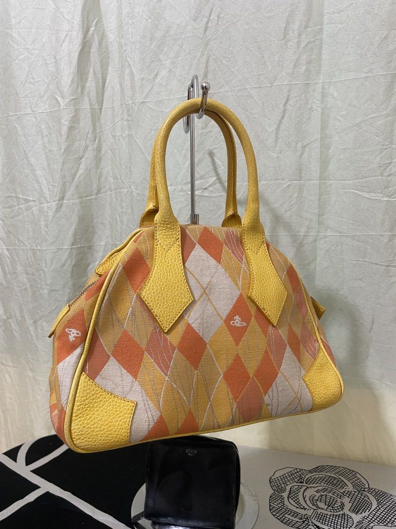 Vivene westwood Yasmin style (Category: Shoulder Bags) located in Baguio. Submitted by goodluxys (Listing ID 1469682505, Image 2). Description: EXCELLENT CONDITION NO RUBS Medium Size Super Ganda Ready to use na.