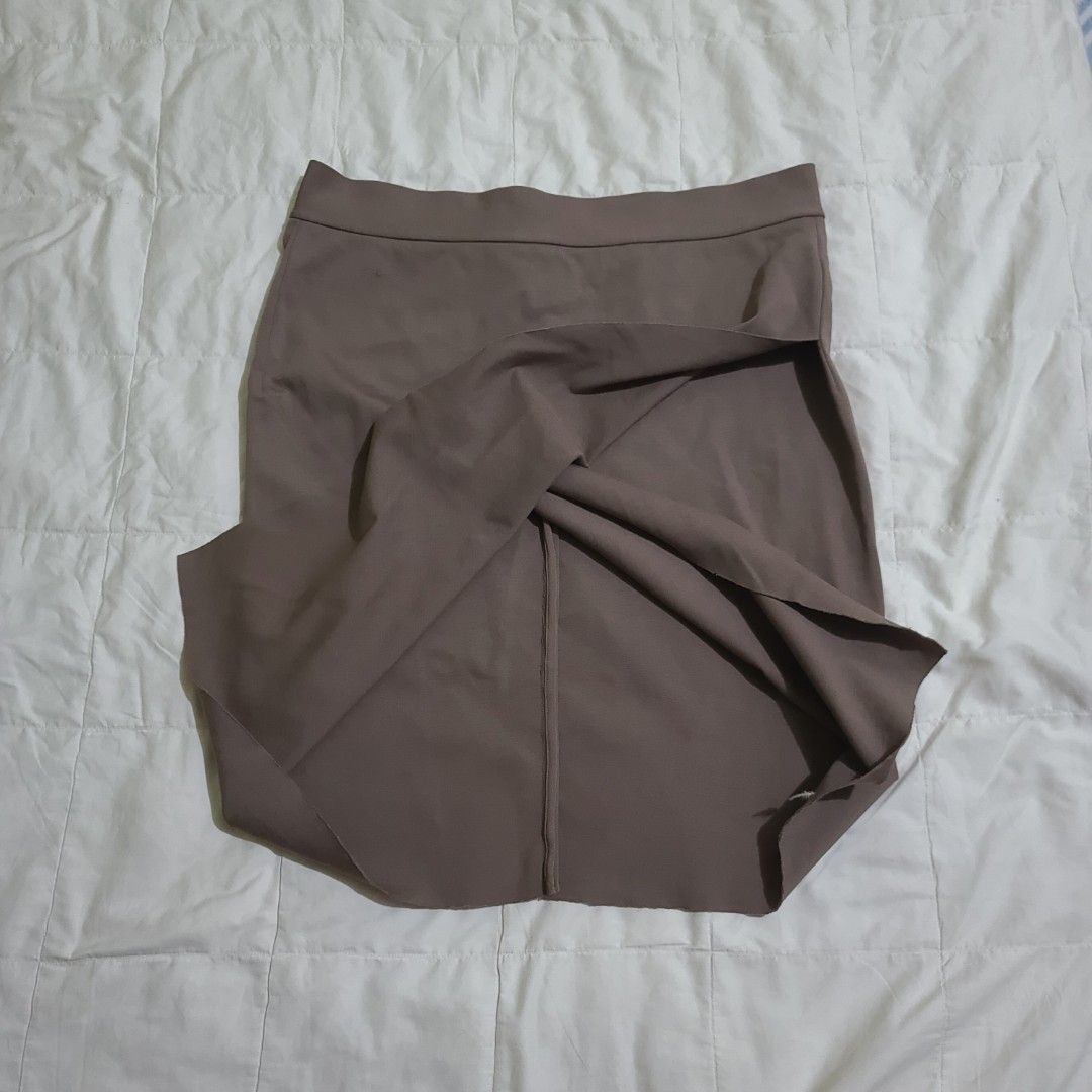 Vivienne Tam Envelope Wrap Skirt (Category: Skirts) located in Manila. Submitted by faurbrey (Listing ID 1469740013, Image 2). Description: Large 16" x 21.5" Excellent See Last Picture For Issue.