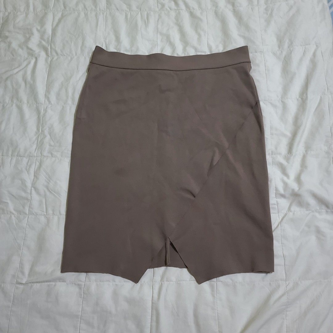 Vivienne Tam Envelope Wrap Skirt (Category: Skirts) located in Manila. Submitted by faurbrey (Listing ID 1469740013, Image 1). Description: Large 16" x 21.5" Excellent See Last Picture For Issue.
