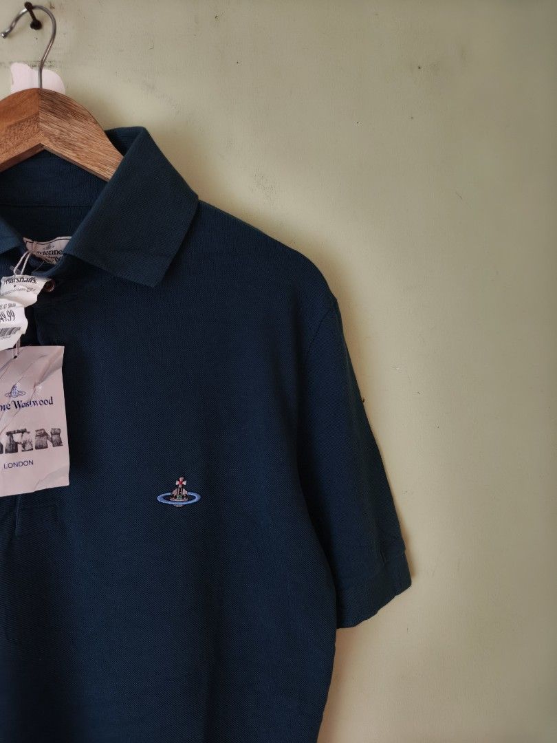 Vivienne Westwood Polo (Category: Tshirts & Polo Shirts ) located in San Isidro. Submitted by goldendogs (Listing ID 1469642312, Image 2). Description: Vivienne Westwood Mens polo Deadstock condition With hangtag Authentic Dm 📩.