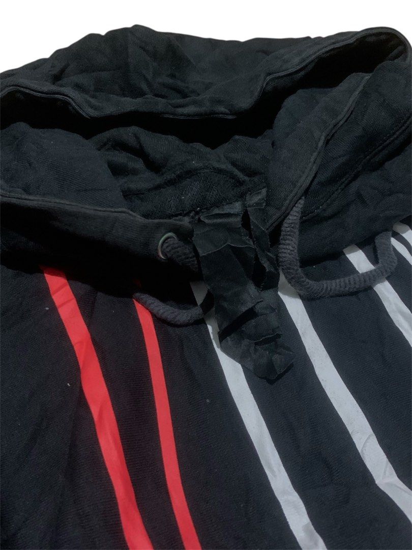 Vlone (Category: Coats, Jackets and Outerwear) located in Manila. Submitted by lyf_7hrift (Listing ID 1469663036, Image 3). Description: Vlone Jacket P850 29L 21W Dimes 9.5/10 Color Rate Excellent Condition.