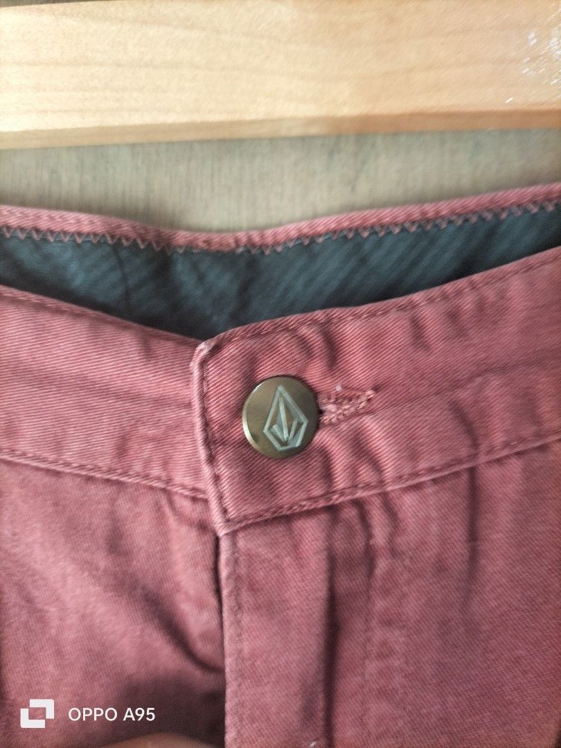 volcom (Category: Shorts) located in Baler. Submitted by jaydeebaltazar (Listing ID 1469644363, Image 3). Description: good excellent no issue solid nito size: 36.