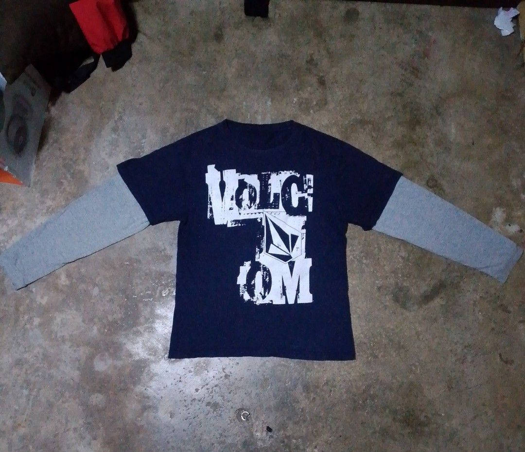 VOLCOM LONGSLEEVE Y2K (Category: Tshirts & Polo Shirts ) located in Antipolo. Submitted by cylexuzxc (Listing ID 1469582964, Image 1). Description: DM FOR MORE DETAILS📩 CONDITION: 9/10 COLOR RATE: 9/10 LOC AND CAN DO MEET UP AROUND: ANTIPOLO CITY MOP: GCASH IMPORTANT NOTES‼️ 📌-THE COLOR IN THE PICTURE MAY CHANGE DUE TO LIGHTING 📌-ALL ITEMS ARE THRIFTED SO PLS MANAGE YOUR EXPECTATIONS.