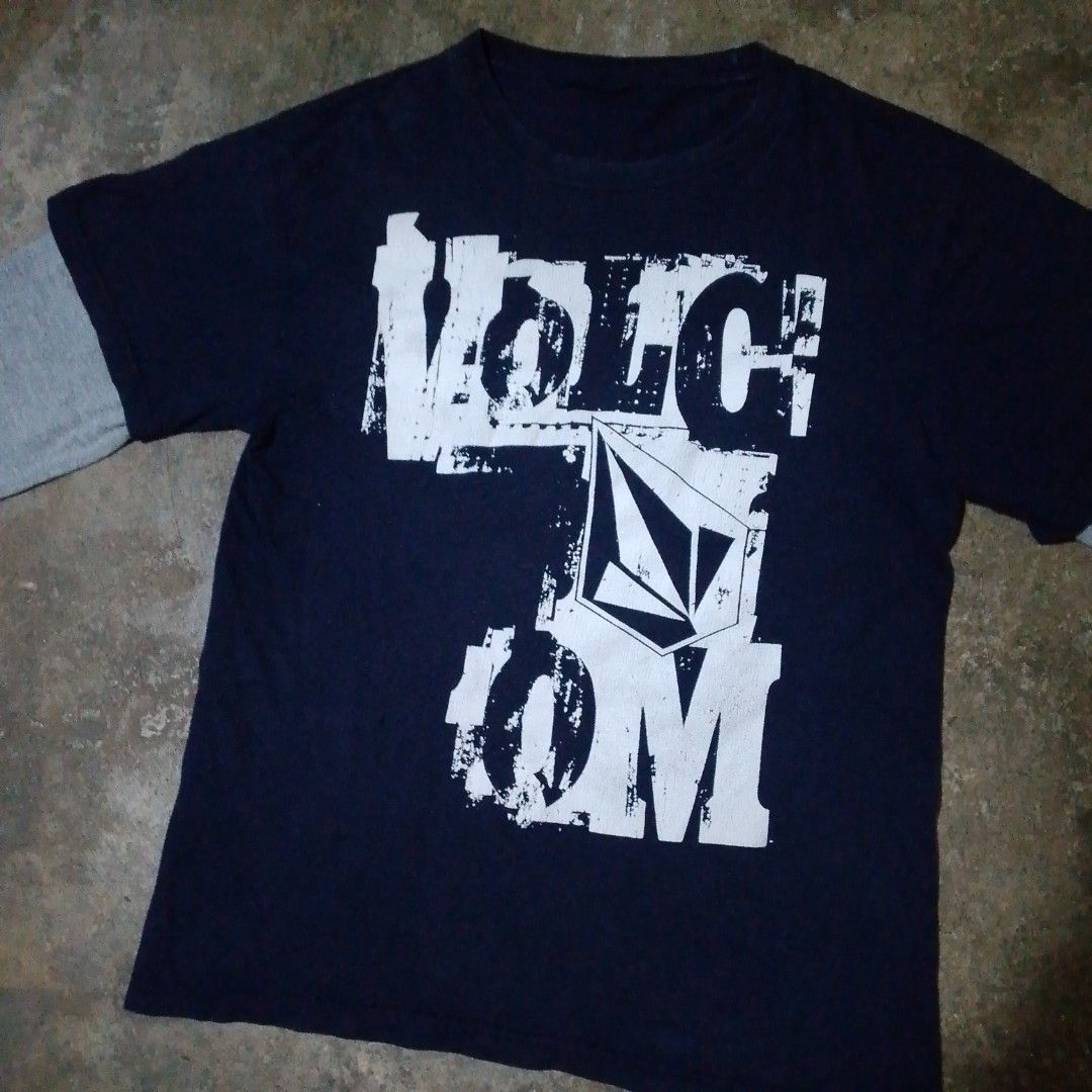 VOLCOM LONGSLEEVE Y2K (Category: Tshirts & Polo Shirts ) located in Antipolo. Submitted by cylexuzxc (Listing ID 1469582964, Image 2). Description: DM FOR MORE DETAILS📩 CONDITION: 9/10 COLOR RATE: 9/10 LOC AND CAN DO MEET UP AROUND: ANTIPOLO CITY MOP: GCASH IMPORTANT NOTES‼️ 📌-THE COLOR IN THE PICTURE MAY CHANGE DUE TO LIGHTING 📌-ALL ITEMS ARE THRIFTED SO PLS MANAGE YOUR EXPECTATIONS.