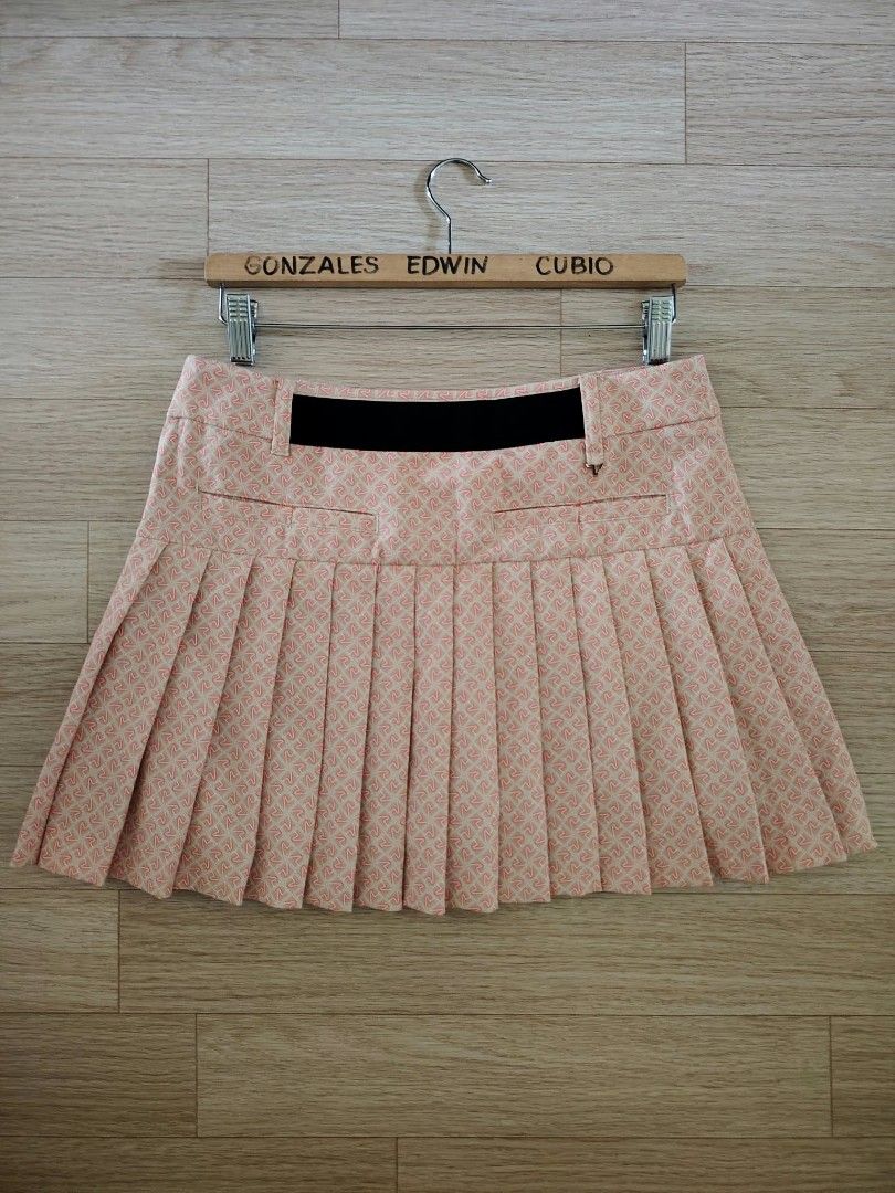 Volvik Pink Pattern Pleated Golf Skirt (W30-32 x L15) (Category: Skirts) located in Nasipit. Submitted by edwingonzales498-69377 (Listing ID 1469578698, Image 3). Description: - Brand: Volvik - Color/Pattern: Light pink with all-over print - Size: Tagged waist 30-32, length 15 inches - Features: Built-in inner shorts, pleated skirt design, side zip closure, and branded waistband tag - Condition: Clean, excellent, zero flaws.