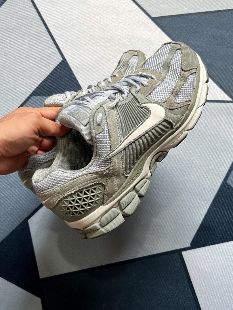 VOMERO 5 DARK STUCCO (Category: Casual Shoes) located in Butuan. Submitted by jacobfrost (Listing ID 1469720825, Image 3). Description: 9.5 US MENS EXCELLENT CONDI MINOR TOE DRAG AUTHENTIC 2200 ONLY.
