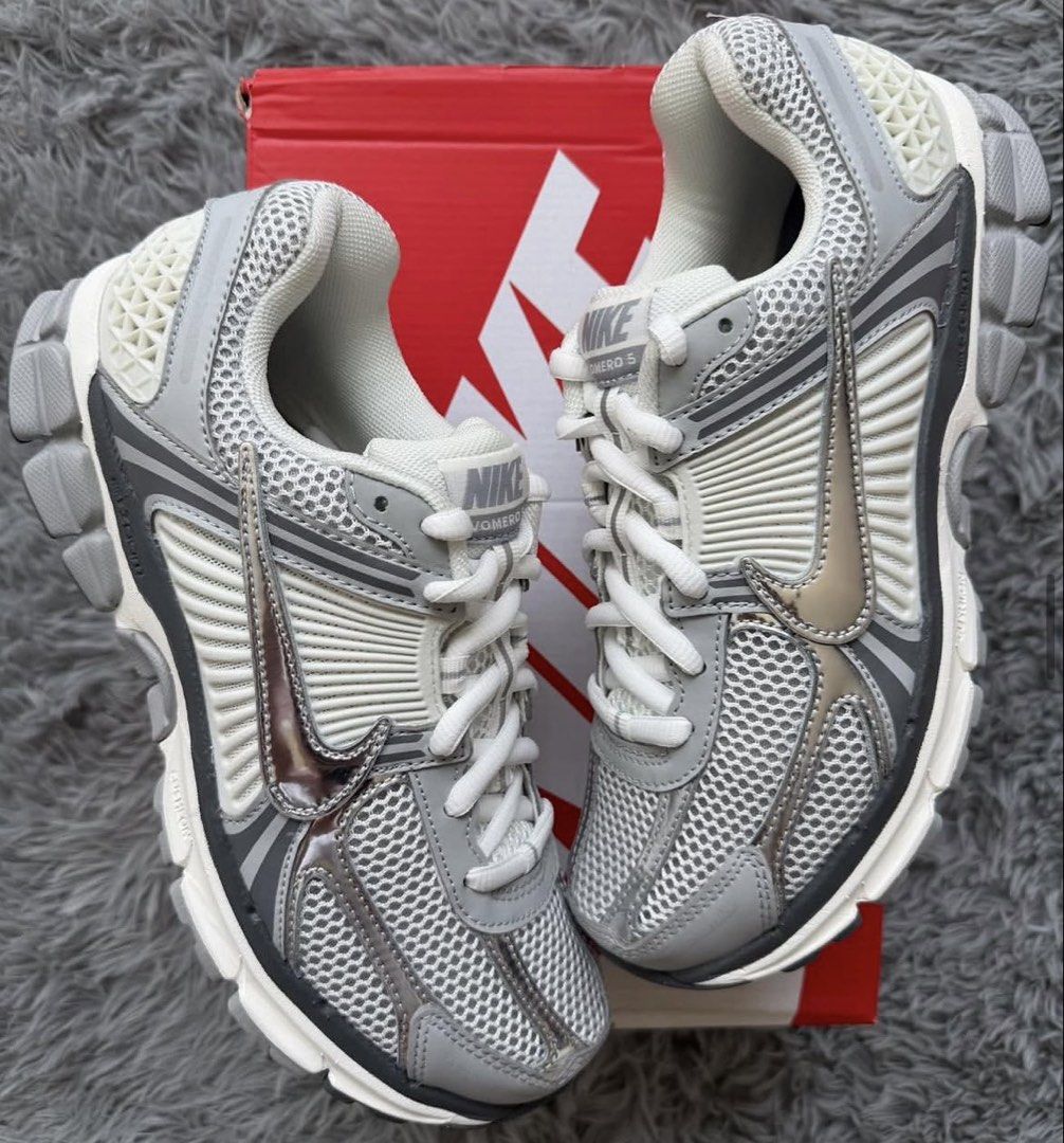 Vomero 5 Metallic Silver (Category: Casual Shoes) located in Quezon City. Submitted by shoeplug.ph (Listing ID 1469663907, Image 1). Description: Vomero 5 Metallic Silver size 8.5us M brandnew / complete ₱5,000 .