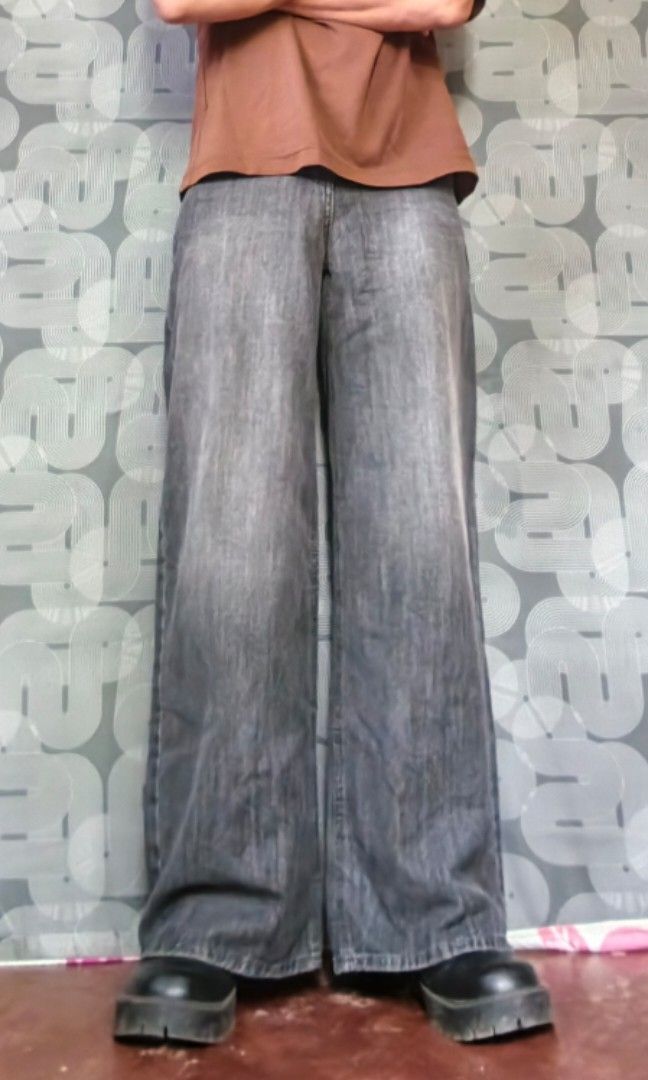Washed Grey BAGGY PANTS (Category: Jeans) located in Kabacan. Submitted by thriftedsupremacy11 (Listing ID 1469730946, Image 1). Description: Washed Grey BAGGY PANTS Dimes 28-29 x 40 Leg Opening 11.5 excellent condition Issue: none.