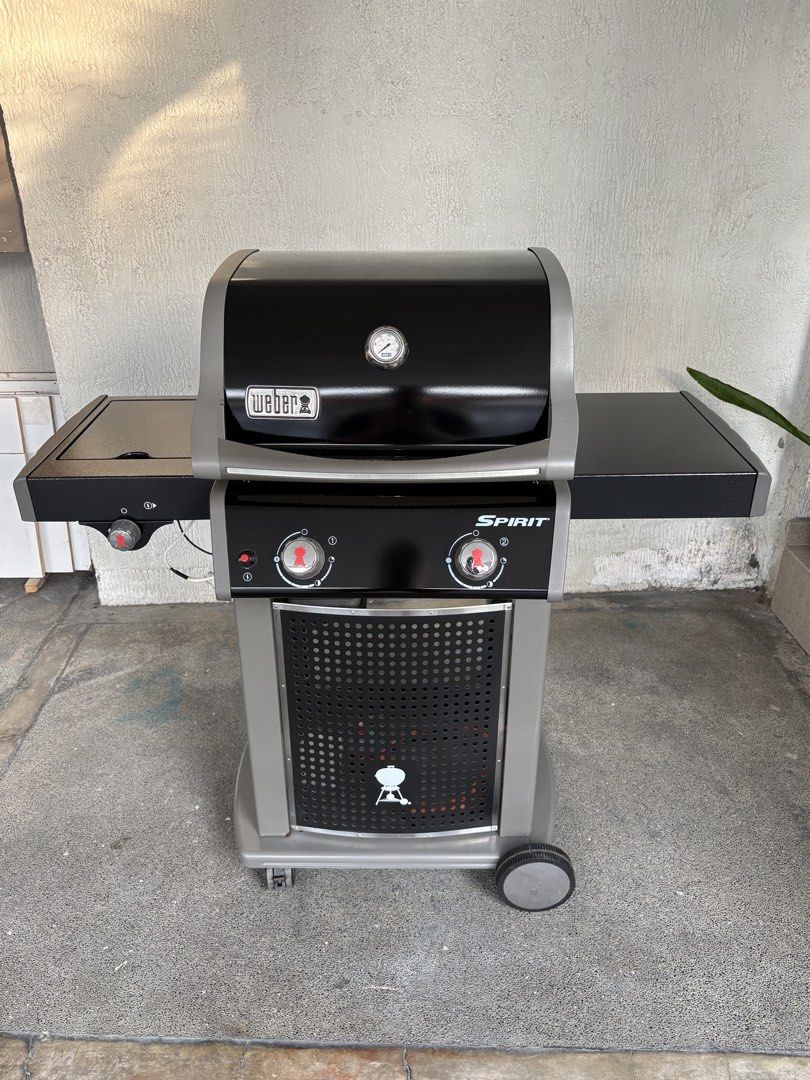 Weber Spirit E-220 Gas Grill BBQ (Category: BBQ, Grills & Hotpots) located in Paranaque City. Submitted by famstrei1975 (Listing ID 1469659493, Image 1). Description: - Weber Spirit 2-Burner Gas Grill (Black & Grey) - Built-in lid thermometer for easy temperature tracking - Includes side tables and grease catch tray - Comes complete with gas hose, regulator, and original Weber protective cover - Clean condition inside and out, works great for bac